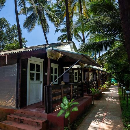 Lotus Feet Beach Resort Morjim Buitenkant foto