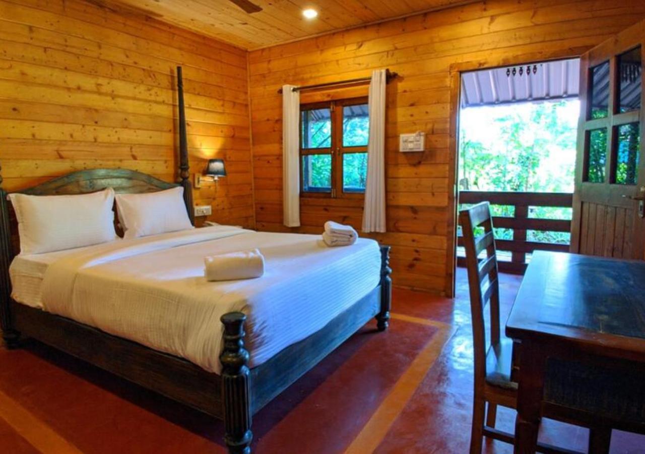 Lotus Feet Beach Resort Morjim Buitenkant foto